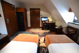 Отель Hotel Krasicki Лидзбарк-Варминьски Двухместный номер с 1 кроватью или 2 отдельными кроватями-9