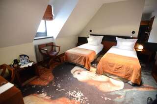 Отель Hotel Krasicki Лидзбарк-Варминьски Двухместный номер с 1 кроватью или 2 отдельными кроватями-10